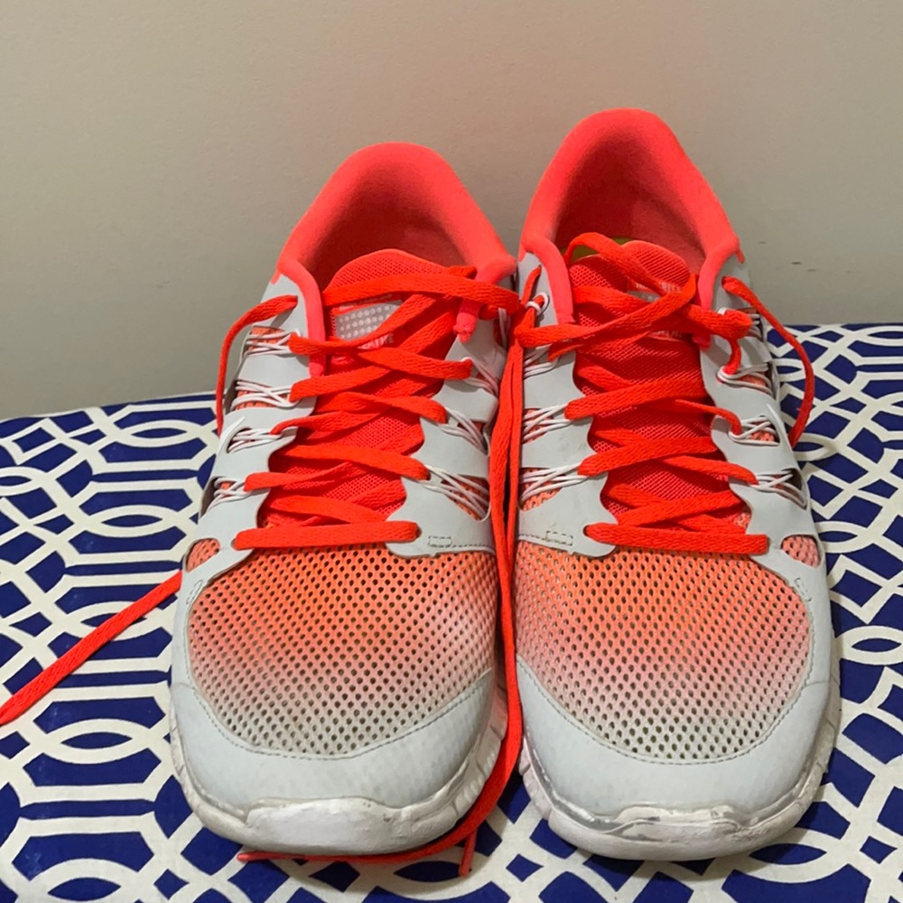 Run run Nike runners